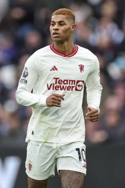 Manchester United takımından Marcus Rashford Premier League maçında maç öncesi ısınma oturumunda West Ham United, Manchester United 'a karşı Londra Stadyumu, İngiltere, 23 Aralık 202