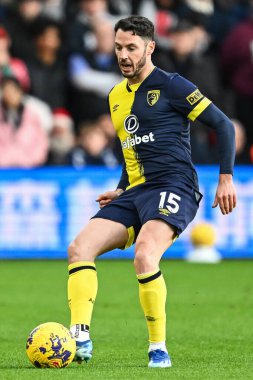 Bournemouth 'dan Adam Smith, Nottingham Forest' a karşı Bournemouth Premier Lig maçında topu geçti. Nottingham City Ground, Nottingham, 23 Aralık 202 'de.