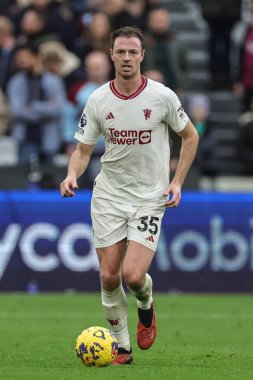 Manchester United 'dan Jonny Evans Premier League maçı sırasında West Ham United, Manchester United' a karşı Londra Stadyumu, Londra, İngiltere, 23 Aralık 202