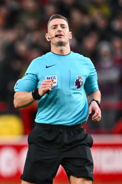 Hakem Robert Jones Premier Lig maçı sırasında Nottingham Forest, Bournemouth 'a karşı City Ground, Nottingham, İngiltere, 23 Aralık 202