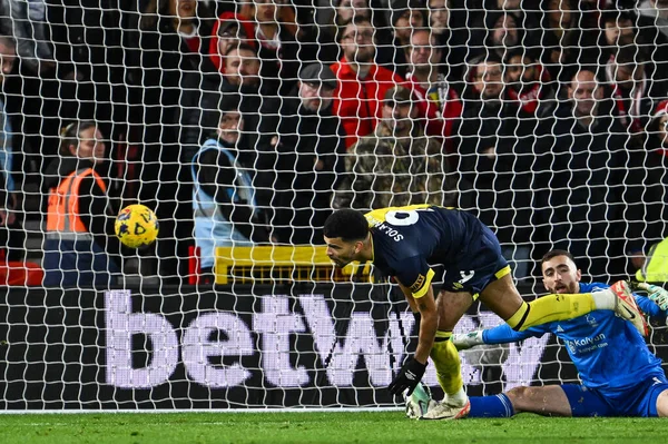 Bournemouth 'dan Dominic Solanke Premier League maçında Nottingham Forest' a karşı Bournemouth maçında 23 Aralık 202 'de Nottingham, İngiltere' de 1-2 berabere kaldı.