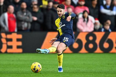 Bournemouth 'dan Adam Smith, Nottingham Forest' a karşı Bournemouth Premier Lig maçında pas veriyor. Nottingham City Ground, Nottingham, İngiltere 'de 23 Aralık 202' de.
