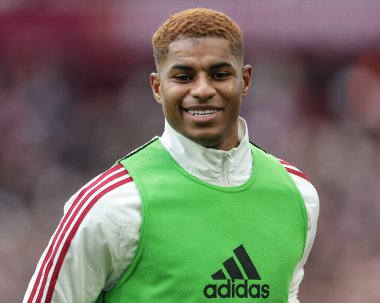 Manchester United takımından Marcus Rashford Premier League maçında maç öncesi ısınma oturumunda West Ham United, Manchester United 'a karşı Londra Stadyumu, İngiltere, 23 Aralık 202
