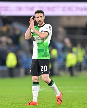 Liverpool Futbol Kulübü 'nden Diogo Jota 20, Premier Lig karşılaşmasında taraftarları alkışlıyor, Burnley Liverpool' a karşı Turf Moor, Burnley, İngiltere, 26 Aralık 202