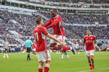 Nottingham Ormanı 'ndan Chris Wood, Premier League maçı Newcastle United ve Nottingham Ormanı maçında 26 Aralık 202' de St. James 's Park, Newcastle, İngiltere' de 1-3 kazanma hedefini kutluyor.