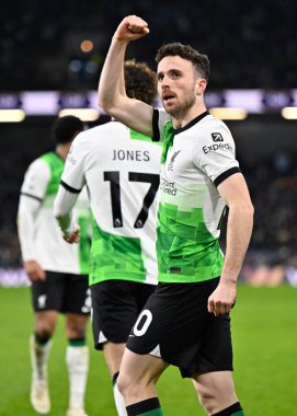 Liverpool Futbol Kulübü 'nden Diogo Jota 20, 26 Aralık 202' de İngiltere 'nin Turf Moor kentinde oynanan Premier League maçı sırasında Liverpool' a 0-2 'lik galibiyet golünü kutluyor.