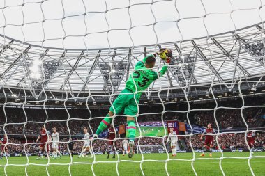 West Ham United takımından Alphonse Areola, West Ham United 'ın Manchester United' a karşı 23 Aralık 202 'de Londra Stadyumu' nda oynadığı Premier League maçında bir kurtarış yaptı.