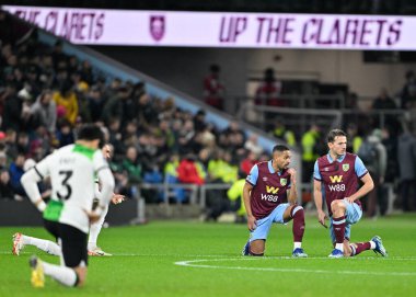 Her iki takım da Premier Lig maçında Burnley 'nin Liverpool' a karşı oynadığı Turf Moor, Burnley, Birleşik Krallık 'ta 26 Aralık 202 tarihinde oynanan maçta dizlerini kırdılar.