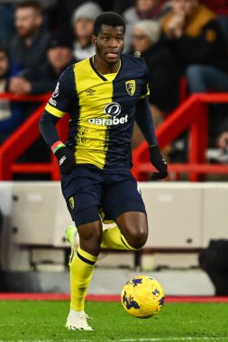 Bournemouth 'dan Dango Ouattara, Premier Lig maçı sırasında Nottingham Forest' a karşı Bournemouth City Ground, Nottingham, İngiltere 'de 23 Aralık 202' de topa vuruyor.