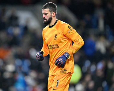 Liverpool Futbol Kulübü 'nden Alisson Becker # 1 Premier League maçı sırasında Burnley Liverpool' a karşı Turf Moor, Burnley, Birleşik Krallık, 26 Aralık 202