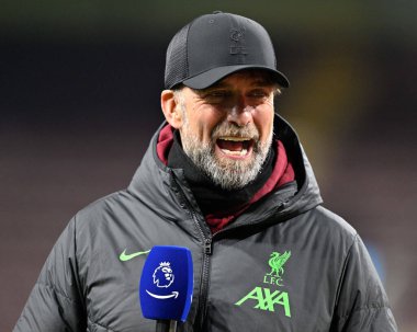 Liverpool Futbol Kulübü 'nden Jrgen Klopp, 26 Aralık 2023' te oynanan Premier League karşılaşmasında Burnley, Liverpool 'a karşı Turf Moor, Burnley, İngiltere' de oynanan karşılaşmada mülakat öncesinde gülümsedi.