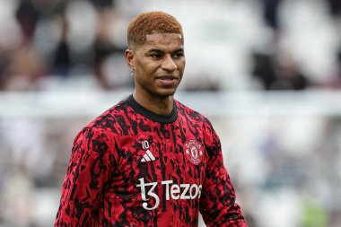 Manchester United takımından Marcus Rashford Premier League maçında maç öncesi ısınma oturumunda West Ham United, Manchester United 'a karşı Londra Stadyumu, İngiltere, 23 Aralık 202