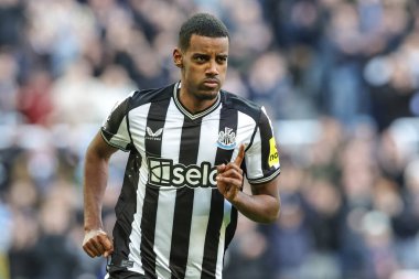 Newcastle United 'tan Alexander Isak, Premier League maçı Newcastle United ve Nottingham Forest maçında 26 Aralık 202' de St. James 's Park, Newcastle, İngiltere' de 1-0 kazanma hedefini kutluyor.