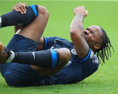 Chelsea 'li Raheem Sterling, 24 Aralık 202' de İngiltere 'nin Molineux kentinde oynanan Premier Lig karşılaşmasında sakatlandı.