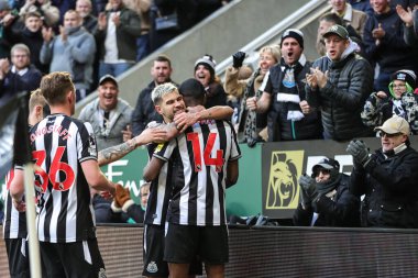 Newcastle United 'tan Alexander Isak, Premier League maçı Newcastle United ve Nottingham Forest maçında 26 Aralık 202' de St. James 's Park, Newcastle, İngiltere' de 1-0 kazanma hedefini kutluyor.