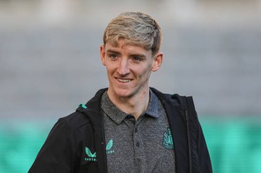 Newcastle United takımından Anthony Gordon, İngiltere 'nin Newcastle şehrindeki St. James' s Park 'ta oynanan Newcastle United - Nottingham Forest Premier Lig maçı sırasında geldi.