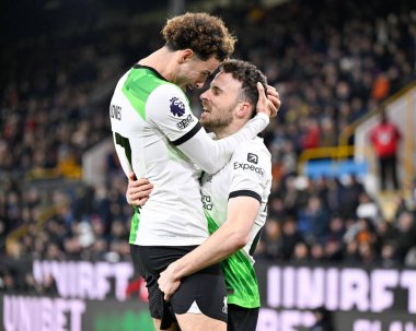 Liverpool Futbol Kulübü 'nden Diogo Jota 20, Premier Lig maçı sırasında Liverpool 17' den Curtis Jones ile Liverpool 'a 0-2 kazanma golünü kutluyor. Burnley, Liverpool' a karşı Turf Moor, Burnley, İngiltere, 26 Aralık 202