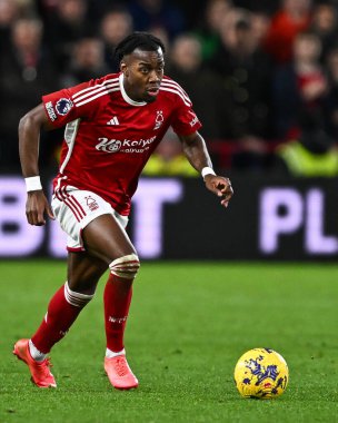 Nottingham Ormanı 'ndan Anthony Elanga Premier Lig maçında Nottingham Forest' a karşı Bournemouth City Ground, Nottingham, İngiltere 'de 23 Aralık 202' de topa vuruyor.