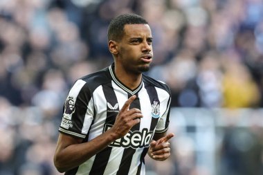 Newcastle United 'tan Alexander Isak, Premier League maçı Newcastle United ve Nottingham Forest maçında 26 Aralık 202' de St. James 's Park, Newcastle, İngiltere' de 1-0 kazanma hedefini kutluyor.