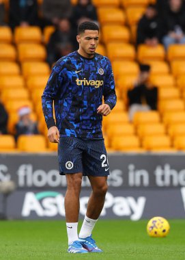 Chelsea 'den Levi Colwill, Premier Lig karşılaşması öncesinde, Wolverhampton Wanderers Chelsea ile Molineux, Wolverhampton, Birleşik Krallık' ta 24 Aralık 202 'de oynanan karşılaşmada ısınıyor.