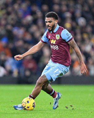 Burnley Futbol Kulübü 'nün 17. Lyle Foster Premier Lig maçı sırasında Burnley Liverpool' a karşı Turf Moor, Burnley, Birleşik Krallık 'ta 26 Aralık 202' de oynanan maçta topla öne geçti.