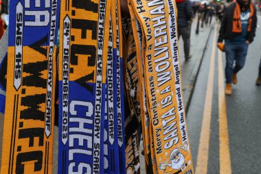 Premier League karşılaşması öncesinde Wolverhampton Wanderers Chelsea 'ye karşı Molineux, Wolverhampton, Birleşik Krallık, 24 Aralık 202' de satışta.