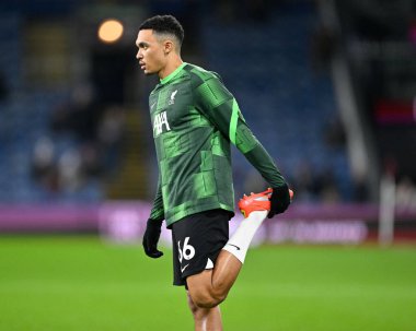 Liverpool Futbol Kulübü 'nden Trent Alexander-Arnold 66, Premier Lig maçında Burnley' e karşı Liverpool, Burnley, İngiltere 'de 26 Aralık 202' de oynanan karşılaşma öncesinde ısındı.