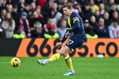 Bournemouth takımından Illya Zabarnyi, Nottingham Ormanı 'nın Bournemouth' a karşı oynadığı 23 Aralık 202 'de Premier League maçında topu geçti.