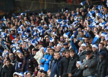 Chelsea taraftarı, Premier Lig maçında Wolverhampton Wanderers Chelsea 'ye karşı Molineux, Wolverhampton, Birleşik Krallık' ta 24 Aralık 202 'de şapkalarını çeviriyor.