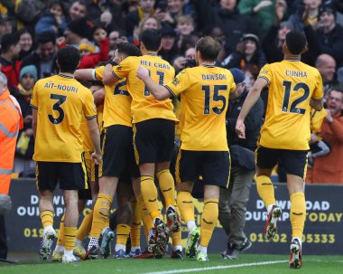 Wolverhampton Wanderers takımından Mario Lemina, Premier League maçında Wolverhampton Wanderers 'ın Chelsea' ye karşı Molineux, Wolverhampton, Birleşik Krallık, 24 'te oynadığı maçta golünü ve Wolverhampton Wanderers' a karşı 1-0 'lık açılış golünü kutluyor.