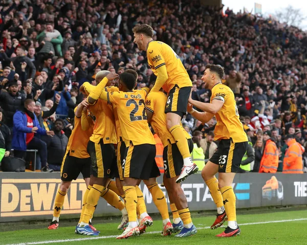 Wolverhampton Wanderers takımından Matt Doherty, Premier League maçında Wolverhampton Wanderers 'ın Chelsea' ye karşı Molineux, Wolverhampton, Birleşik Krallık 'ta 24 Aralık 202' de oynadığı maçta Wolverhampton Wanderers 'a 2-0 yenilişini kutluyor.