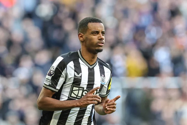 Newcastle United 'tan Alexander Isak, Premier League maçı Newcastle United ve Nottingham Forest maçında 26 Aralık 202' de St. James 's Park, Newcastle, İngiltere' de 1-0 kazanma hedefini kutluyor.