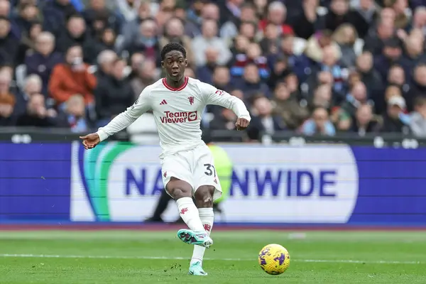 Stock image Kobbie Mainoo of Manchester United with the ball during the Premier League match West Ham United vs Manchester United at London Stadium, London, United Kingdom, 23rd December 202