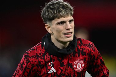 Manchester United takımından Alejandro Garnacho Premier League maçında ısınma turunda Nottingham Forest Manchester United 'a karşı City Ground, Nottingham, İngiltere' de 30 Aralık 202