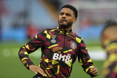 Burnley 'den Lyle Foster Premier Lig maçında 30 Aralık 202' de Birmingham, Villa Park 'ta Aston Villa-Burnley maçında ısınma turunda...