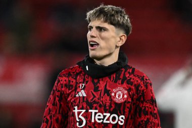 Manchester United takımından Alejandro Garnacho Premier League maçında ısınma turunda Nottingham Forest Manchester United 'a karşı City Ground, Nottingham, İngiltere' de 30 Aralık 202