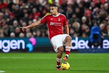 Nottingham Ormanı 'ndan Murillo 30 Aralık 202' de İngiltere 'nin Nottingham City Ground kentinde oynanan Premier League maçında takım talimatlarını verdi.
