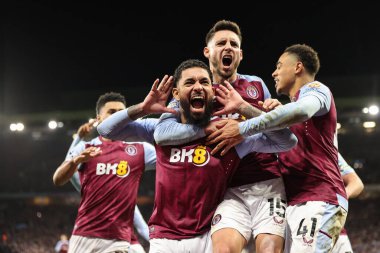Aston Villa 'dan Douglas Luiz, 30 Aralık 202' de Birmingham, Birmingham 'da oynanan Premier Lig maçı Aston Villa-Burnley maçında 3-2' lik galibiyetini kutluyor.