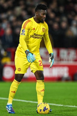 Manchester United takımından Andr Onana 30 Aralık 2023 'te Nottingham Forest, Manchester United' a karşı City Ground, Nottingham, İngiltere 'de oynanan Premier League maçında