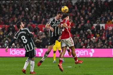 Manchester United takımından Jonny Evans 30 Aralık 202 'de Nottingham Forest, Manchester United' a karşı City Ground, Nottingham, İngiltere 'de oynanan Premier League maçında açık farkla önde gidiyor.
