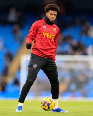 Sheffield United takımından Rhian Brewster 30 Aralık 202 'de Etihad Stadyumu' nda oynanan Premier League maçında ısınıyor.