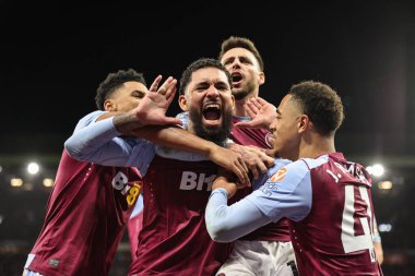 Aston Villa 'dan Douglas Luiz, 30 Aralık 202' de Birmingham, Birmingham 'da oynanan Premier Lig maçı Aston Villa-Burnley maçında 3-2' lik galibiyetini kutluyor.