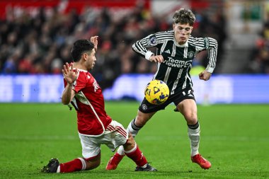 Manchester United takımından Alejandro Garnacho, Nottingham Ormanı 'ndan Gonzalo Montiel' in 30 Aralık 202 'de Manchester United' a karşı oynadığı Premier League maçında elendi.