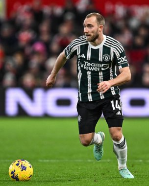 Manchester United takımından Christian Eriksen, 30 Aralık 202 'de İngiltere' nin Nottingham City Ground kentinde oynanan Premier League maçında topu düşürdü.