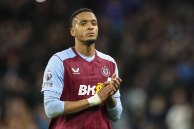 Aston Villa 'dan Ezri Konsa, 30 Aralık 202' de İngiltere 'nin Birmingham kentinde oynanan Premier Lig karşılaşmasında taraftarları alkışlıyor.