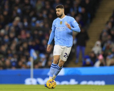 Manchester City ile Sheffield United 'ın 30 Aralık 202' de Etihad Stadyumu 'nda oynanan Premier League maçında topu Manchester City' den Josko Gvardiol # 24 kontrol ediyor.