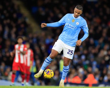 Manchester City 'den Manuel Akanji 30 Aralık 202' de Etihad Stadyumu 'nda Manchester City ile Sheffield United arasındaki Premier League maçında topu kontrol altına aldı.