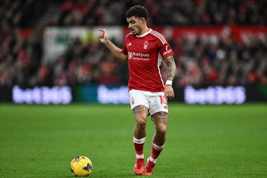 Nottingham Ormanı 'ndan Morgan Gibbs-White 30 Aralık 202' de Nottingham Forest, Manchester United 'a karşı City Ground, Nottingham, İngiltere' de oynanan Premier League maçında topu aldı.
