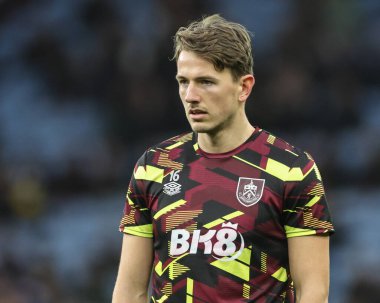 Burnley 'li Sander Berge Premier Lig maçında 30 Aralık 202' de Birmingham, Villa Park 'ta oynanan Aston Villa-Burnley maçında ısınma turunda