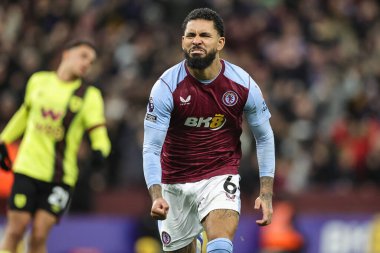 Aston Villa 'dan Douglas Luiz, 30 Aralık 202' de Birmingham, Birmingham 'da oynanan Premier Lig maçı Aston Villa-Burnley maçında 3-2' lik galibiyetini kutluyor.